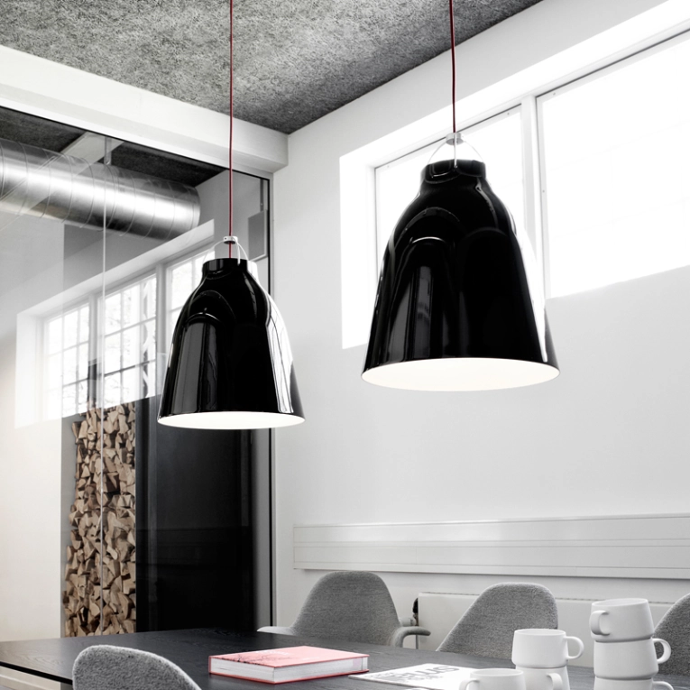 Suspension CARAVAGGIO P3 Noir brillant/ câble rouge FRITZ HANSEN