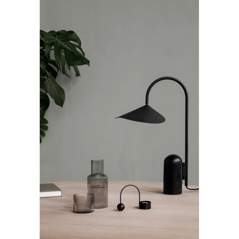 Lampe à poser ARUM Noir FERM LIVING