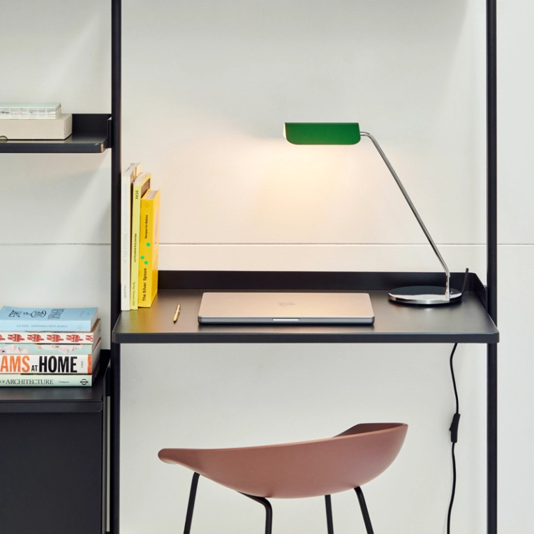 Lampe de bureau APEX Blanc huître HAY