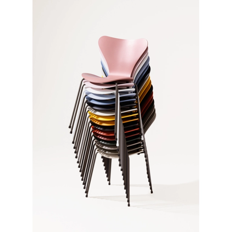 Chaise SERIE 7 Frêne teinté Argile profonde  FRITZ HANSEN