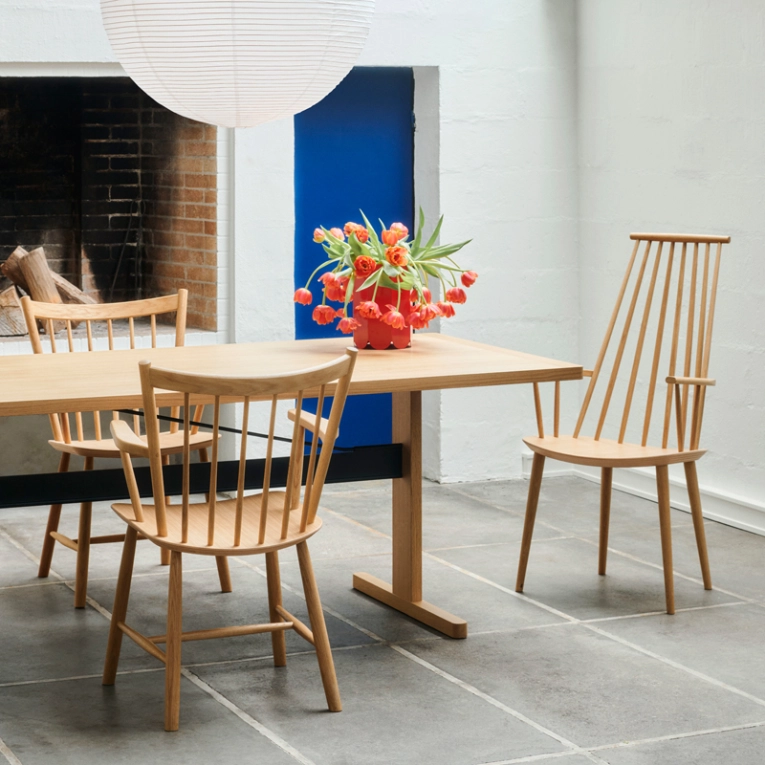 Chaise J110 Chêne huilé foncé HAY