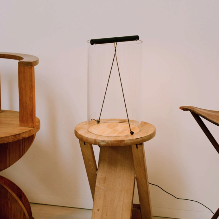 Lampe à poser TO-TIE T2 Noir anodisé FLOS