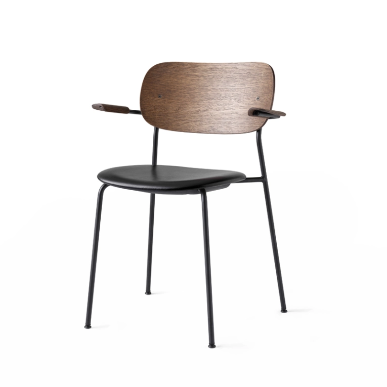 Chaise CO CHAIR avec accoudoirs assise cuir Chêne foncé/ cuir noir AUDO COPENHAGEN