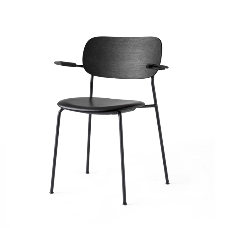 Chaise CO CHAIR avec accoudoirs assise cuir Chêne noir/ cuir noir AUDO COPENHAGEN