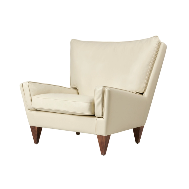 Fauteuil V11 Cuir Smooth crème GUBI