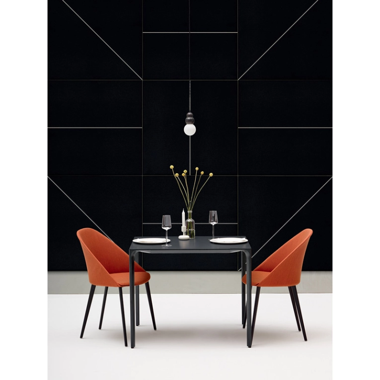 Chaise CILA tapissée  Orange 443 ARPER