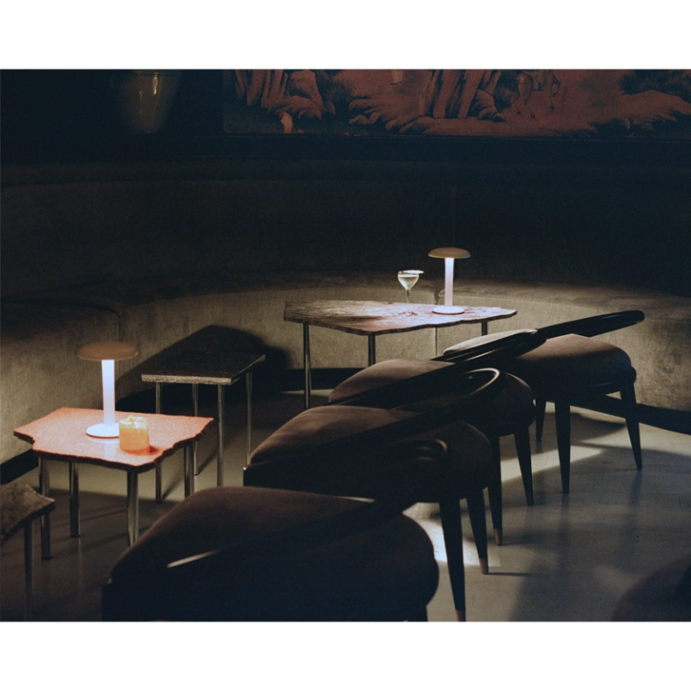 Lampe à poser GUSTAVE Argent poli FLOS