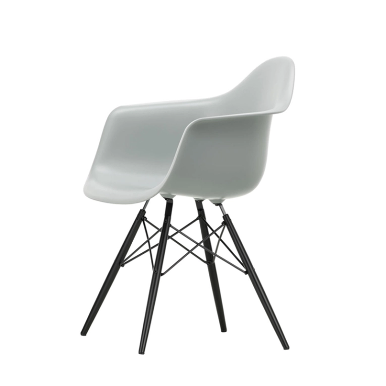 Chaise EAMES PLASTIC ARMCHAIR DAW Gris clair RE VITRA