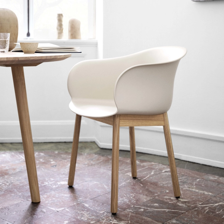 Chaise ELEFY JH30 Marron cuivre/ chêne AND TRADITION