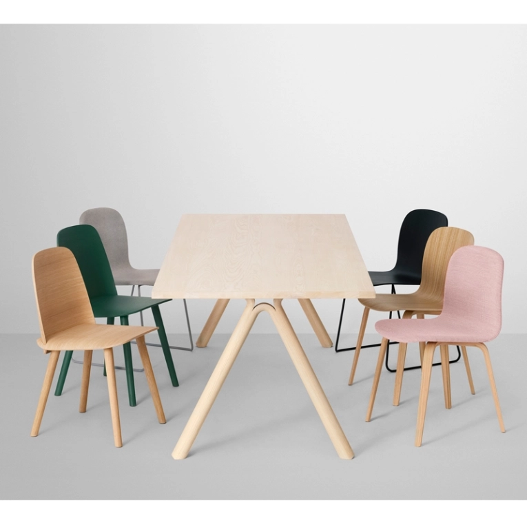 Chaise VISU pieds traineau Noir MUUTO