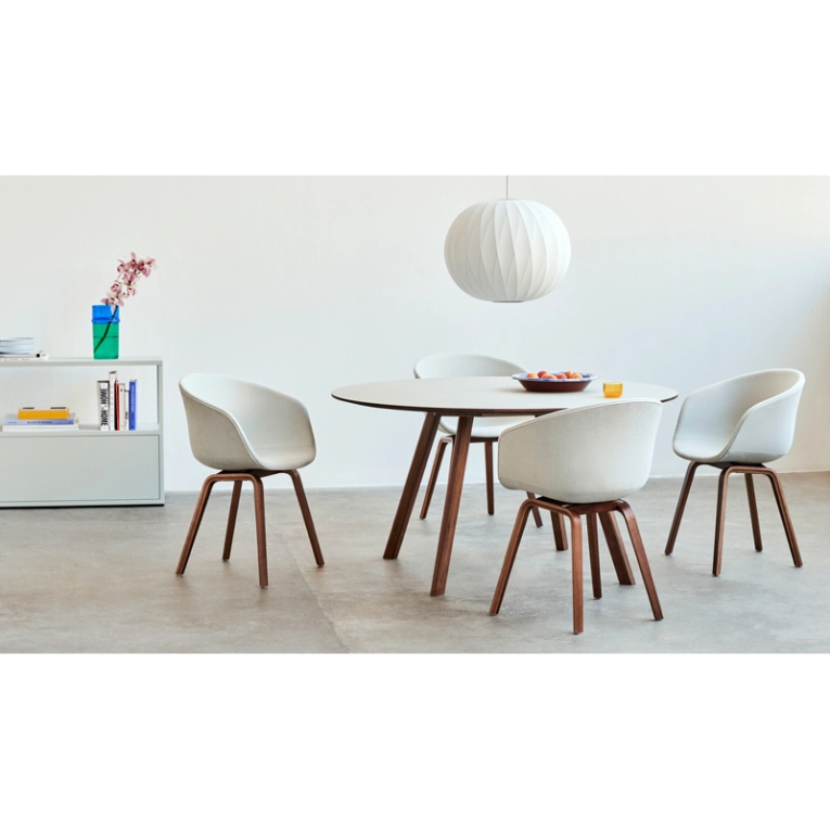 Chaise ABOUT A CHAIR AAC 23 Linara 311/ noyer vernis à base d'eau HAY