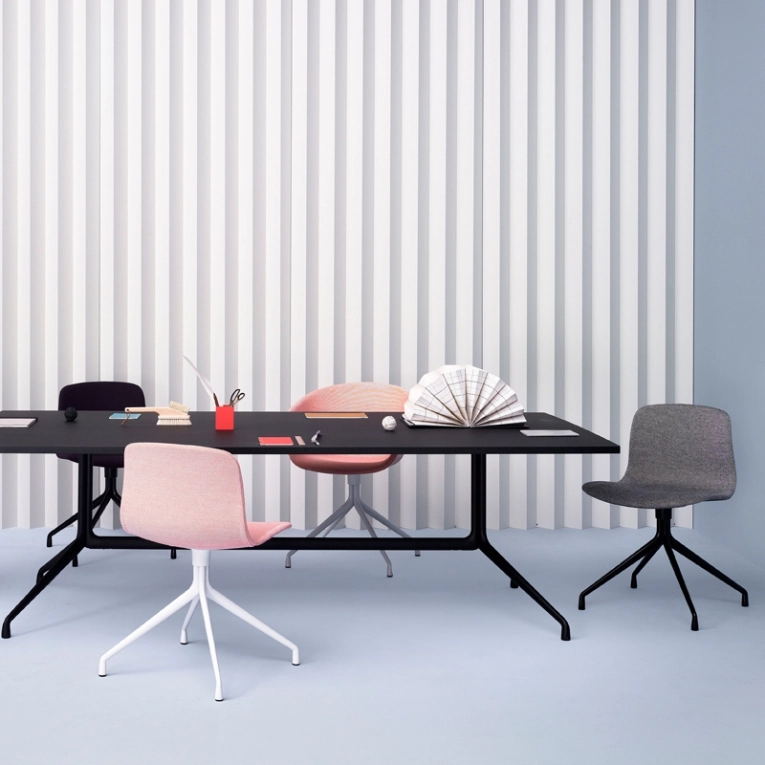 Chaise ABOUT A CHAIR AAC 11 Rose 515  Pieds blanc HAY