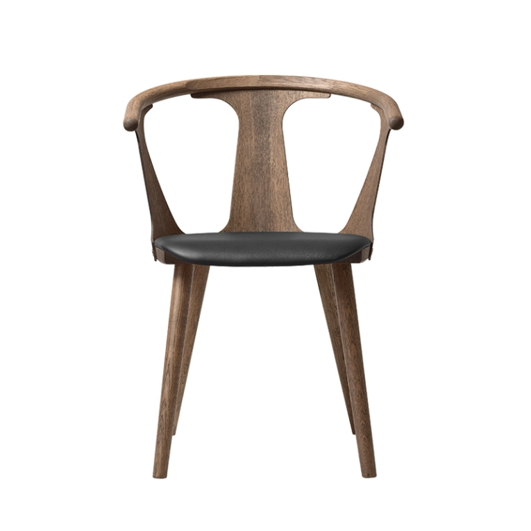 Chaise IN BETWEEN SK2 assise cuir Chêne fumé/ cuir noir AND TRADITION