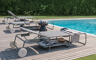 Bain de soleil, chaise longue et hamac